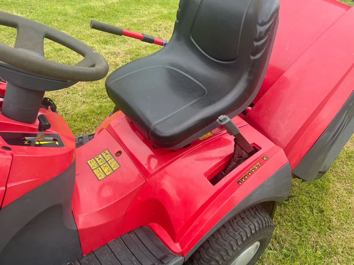 Castle garden ride on mower - Image 2