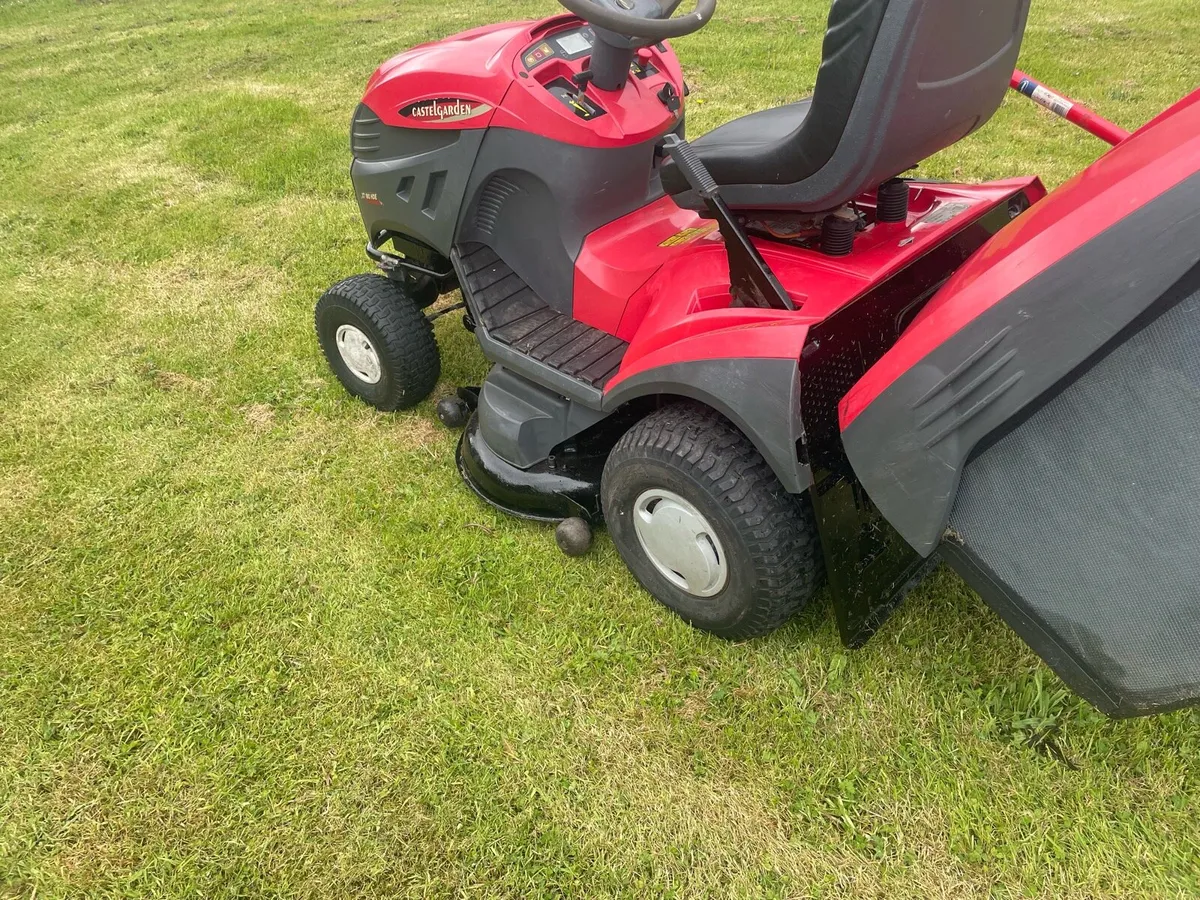 Castle garden ride on mower - Image 3