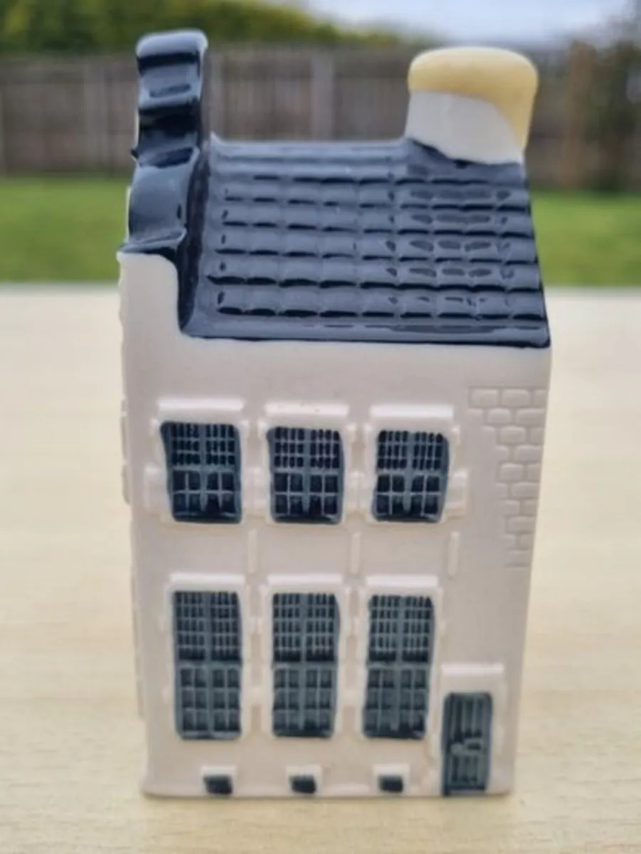 KLM Blue Delft miniature collector's house - Image 2