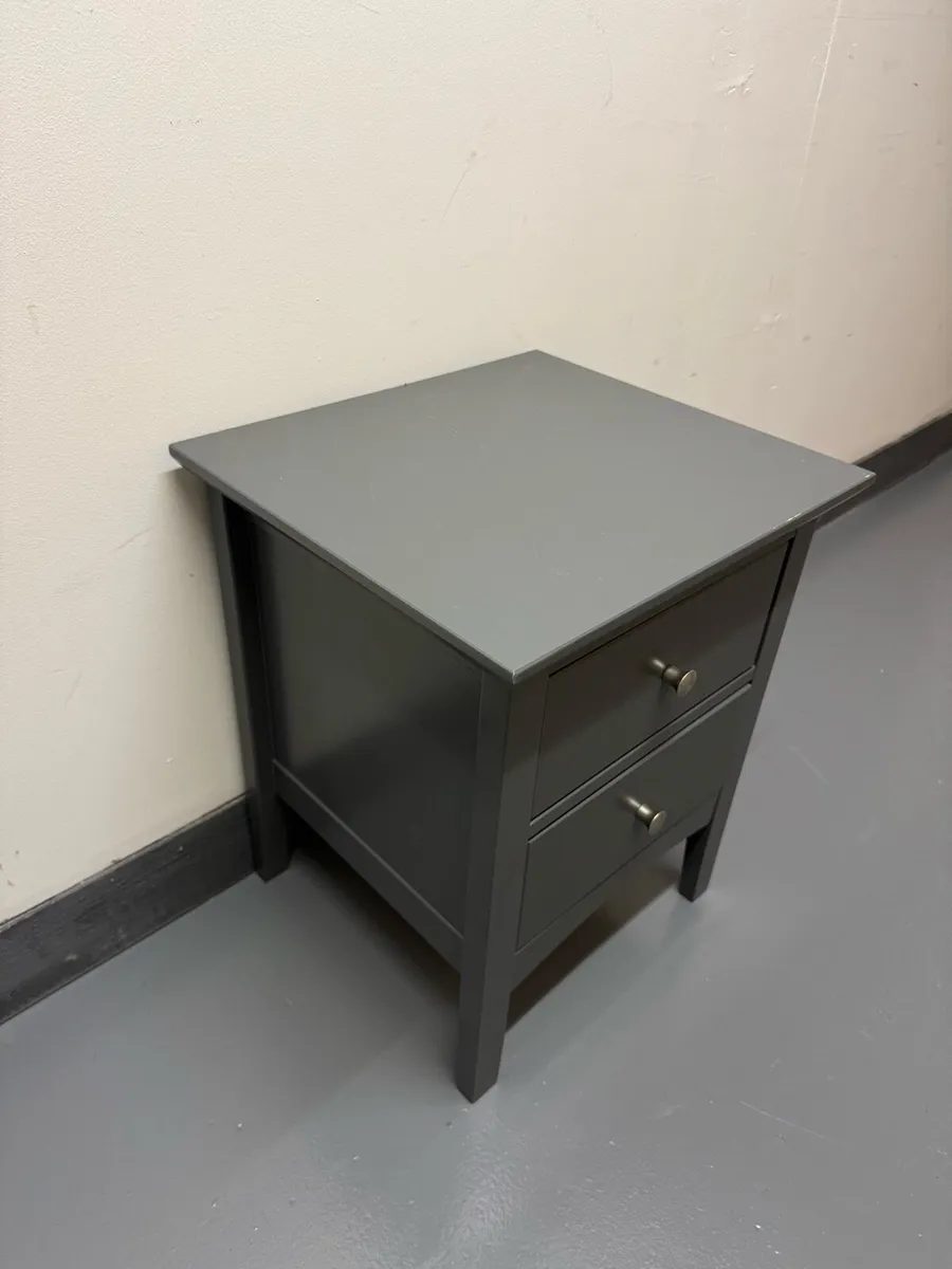 M&S Hastings 2 Drawer Bedside Table. - Image 3