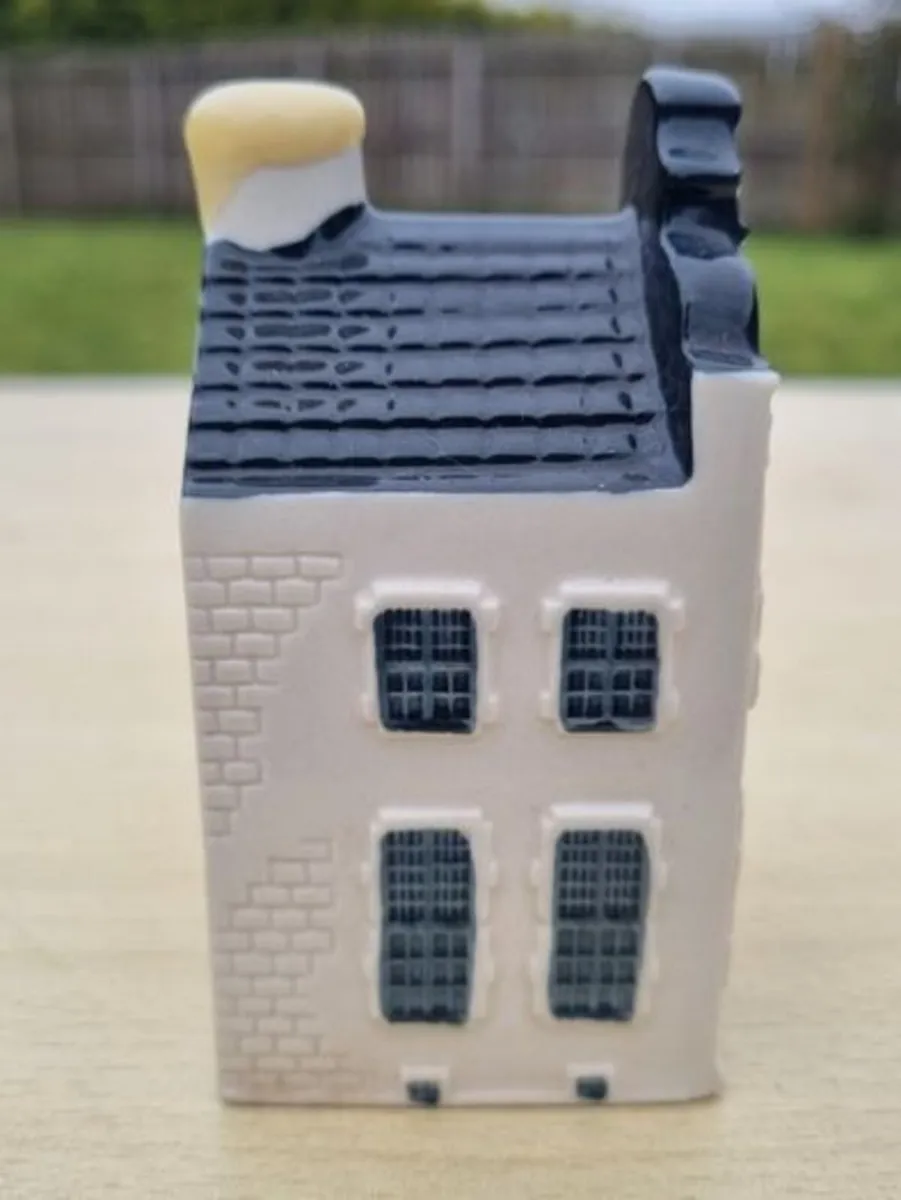KLM Blue Delft miniature collector's house - Image 3