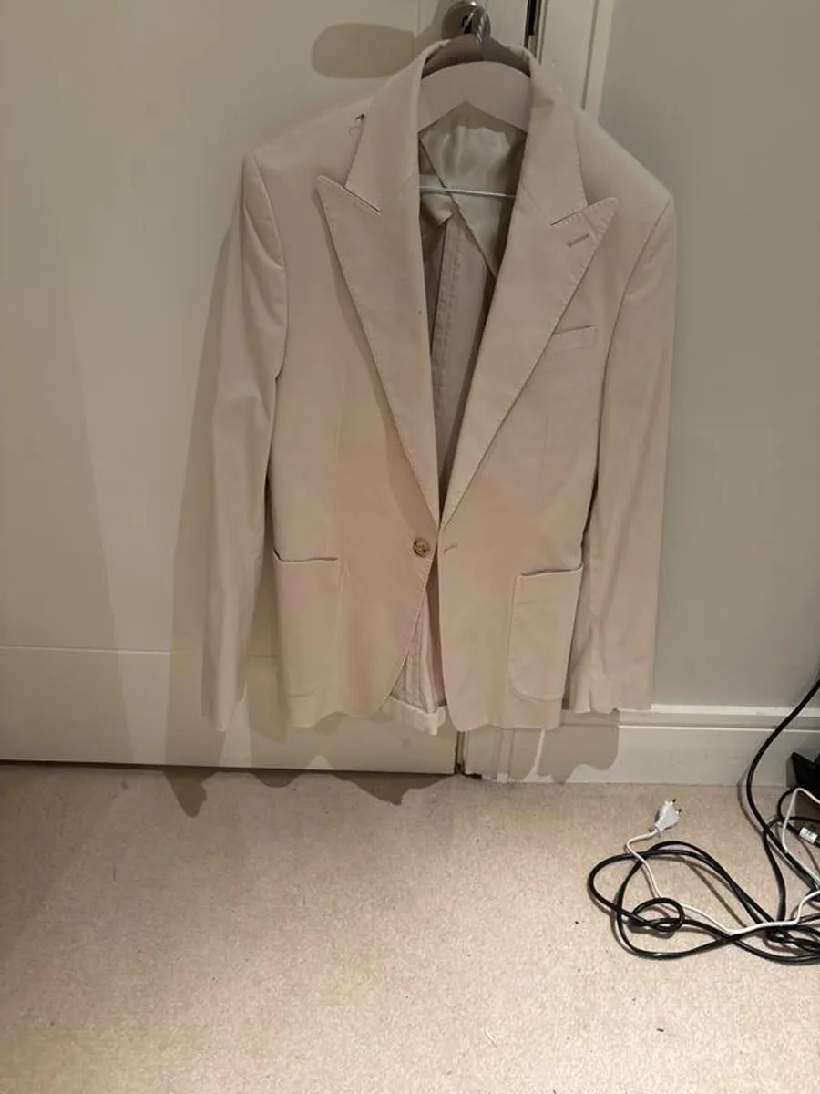 Reiss stone Putney suit, worn only once to a wedding. Beautiful suit - Image 1