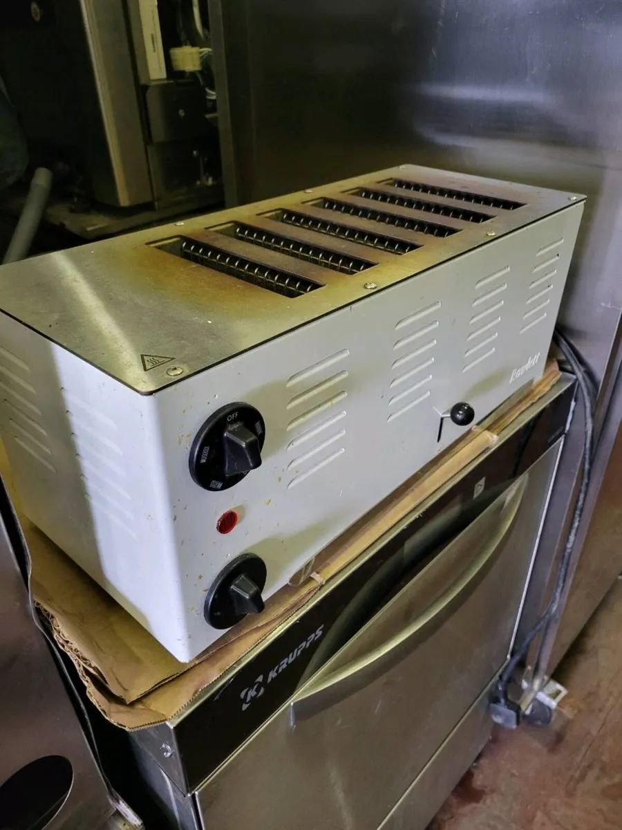 Toaster 6 Slot ROWLETT CH - Image 1