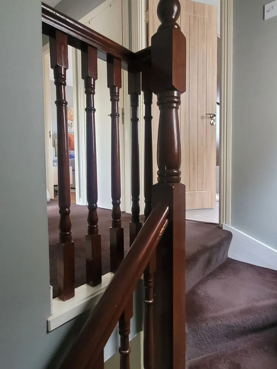 Wooden Ballustrade in good condition - Image 2