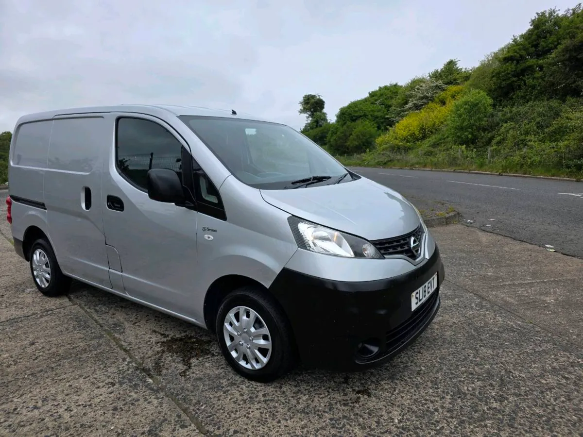2018 nissan nv200 crew van - Image 1