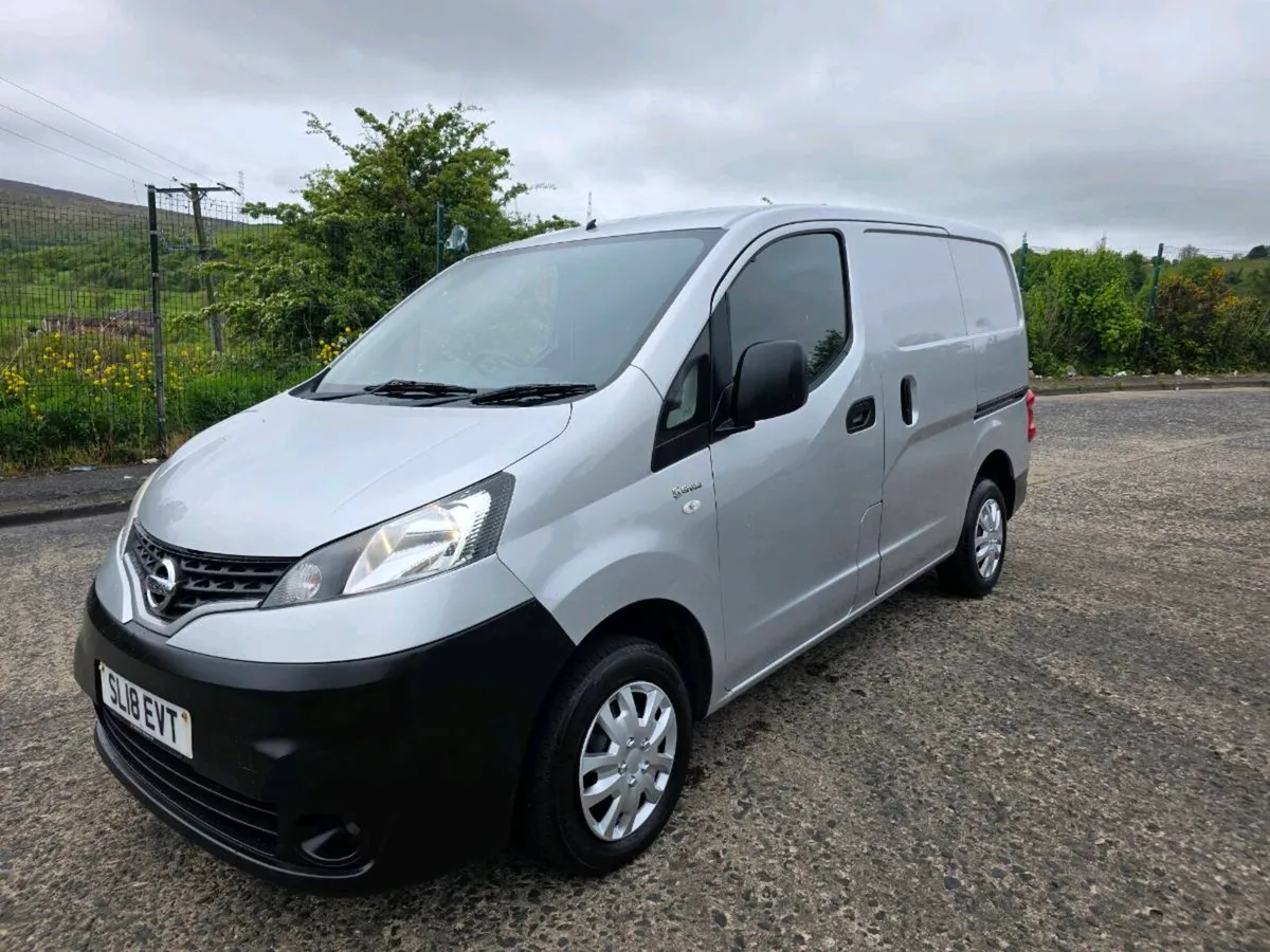 2018 nissan nv200 crew van - Image 2