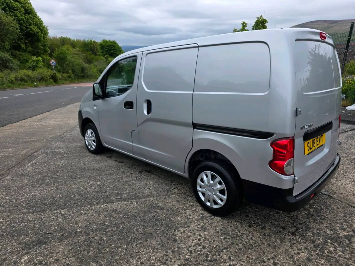 2018 nissan nv200 crew van - Image 3
