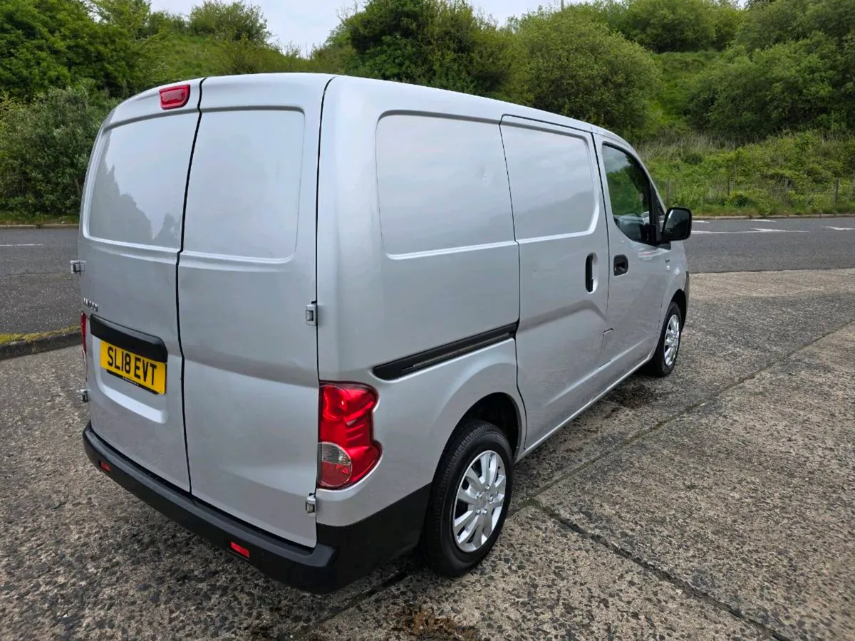 2018 nissan nv200 crew van - Image 4