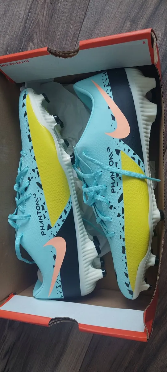 Soccer boots - Image 1