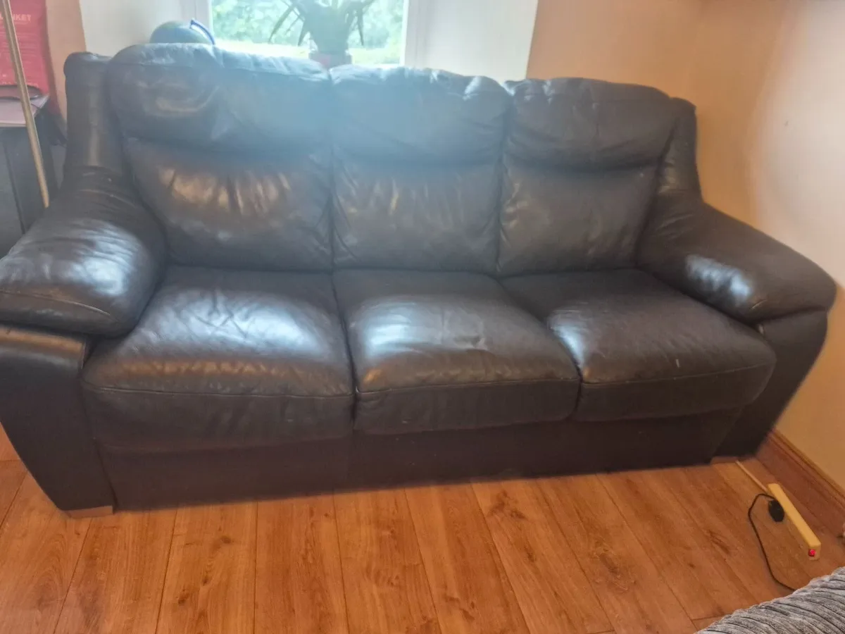 2 x premium leather couches -3 seater. 1 recliner - Image 1