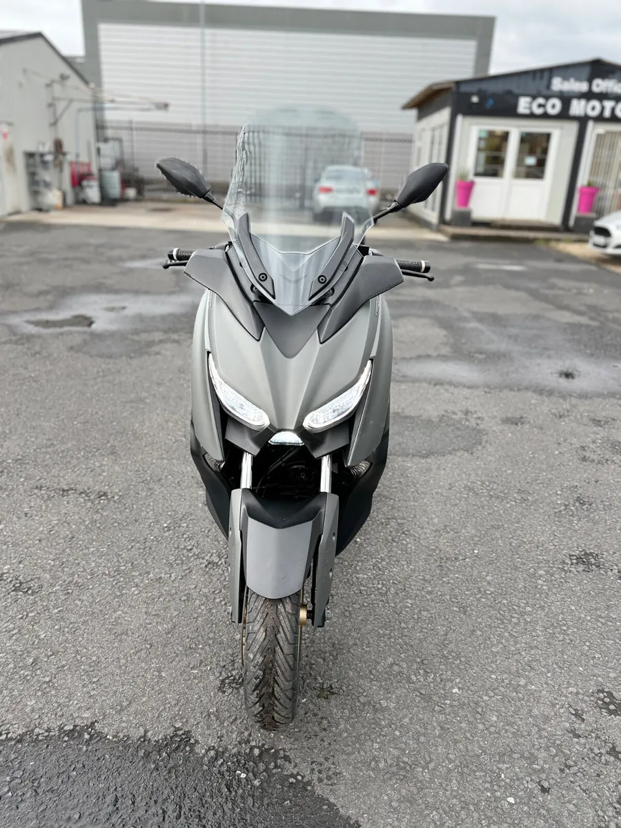 YAMAHA XMAX 300  2021 LOW KMS - Image 4