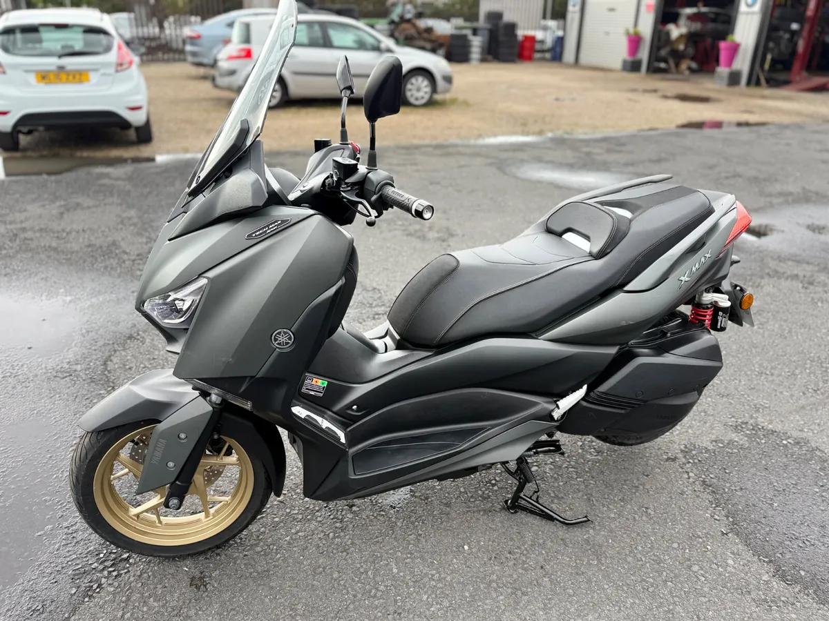 YAMAHA XMAX 300  2021 LOW KMS - Image 2