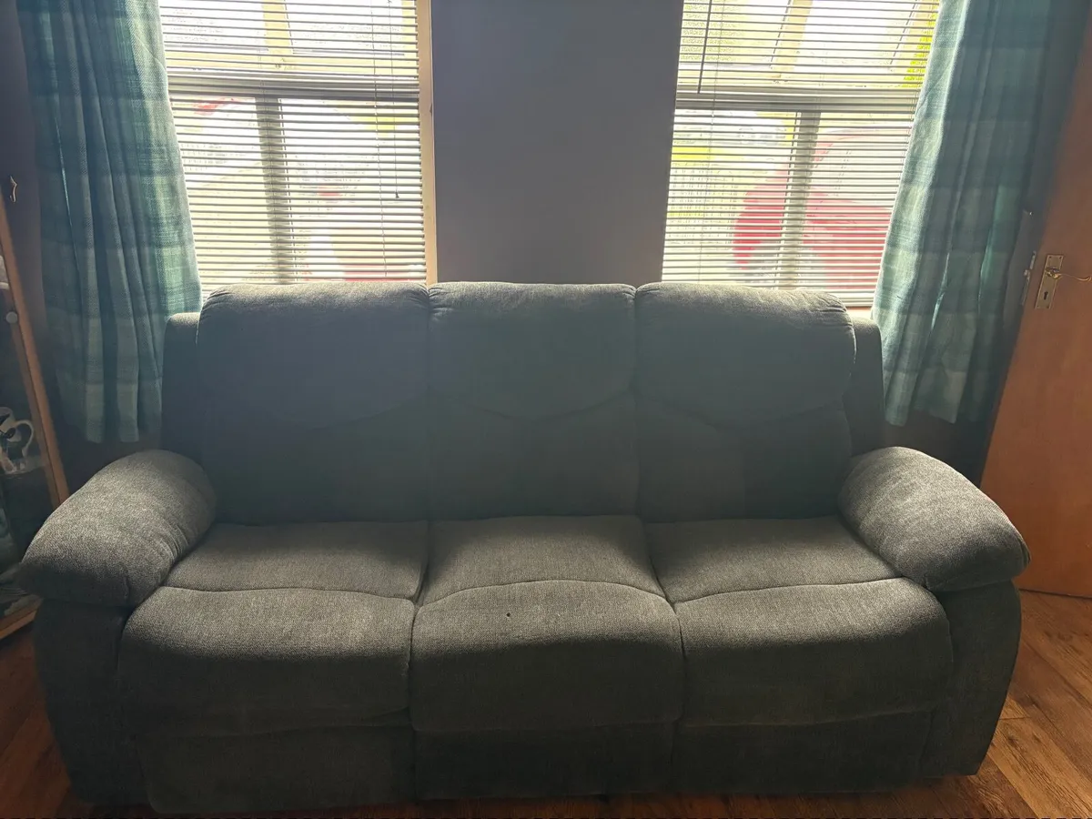 3 seater couch and 2 x 1 seater armchairs - Image 1