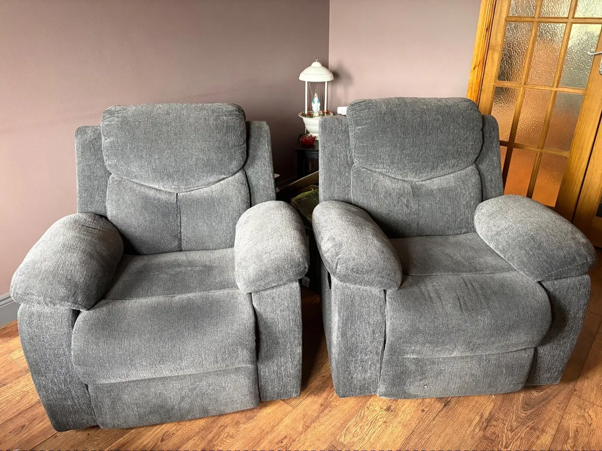 3 seater couch and 2 x 1 seater armchairs - Image 2