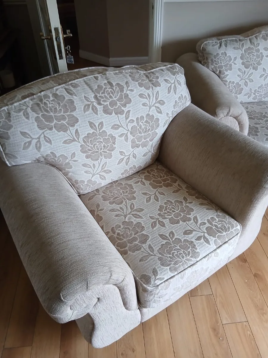3 seater + armchair - Image 4