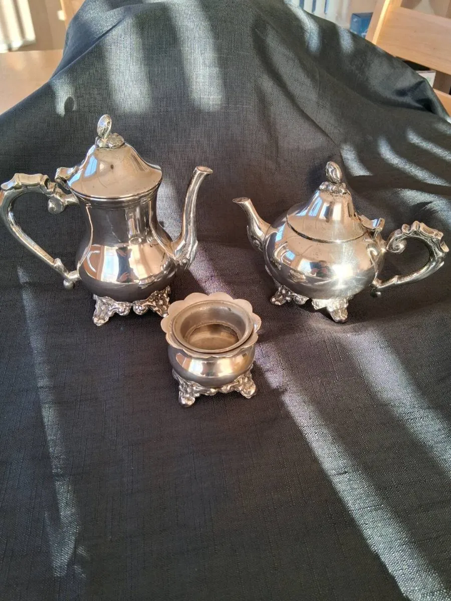 Silver Plated Teapot & Coffee Pot Set - Image 1