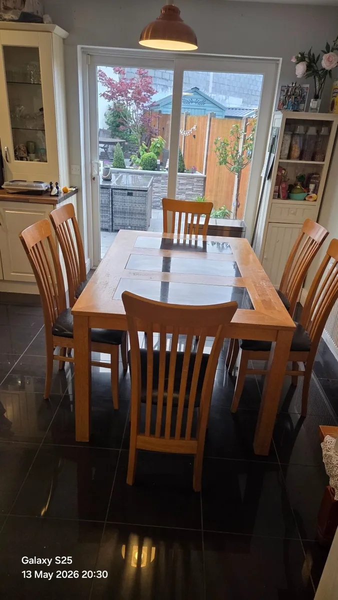 Dining table and 6 chairs - Image 1