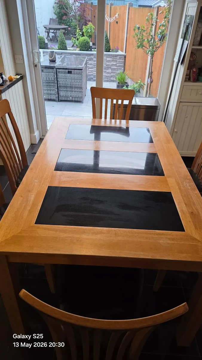 Dining table and 6 chairs - Image 3