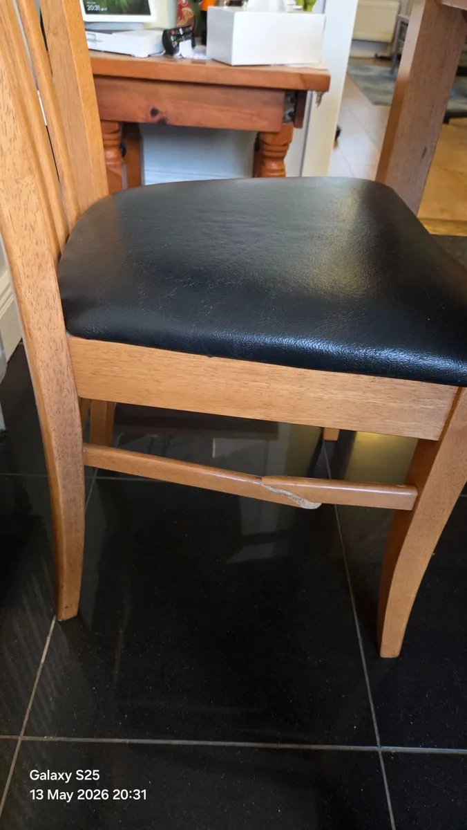 Dining table and 6 chairs - Image 2