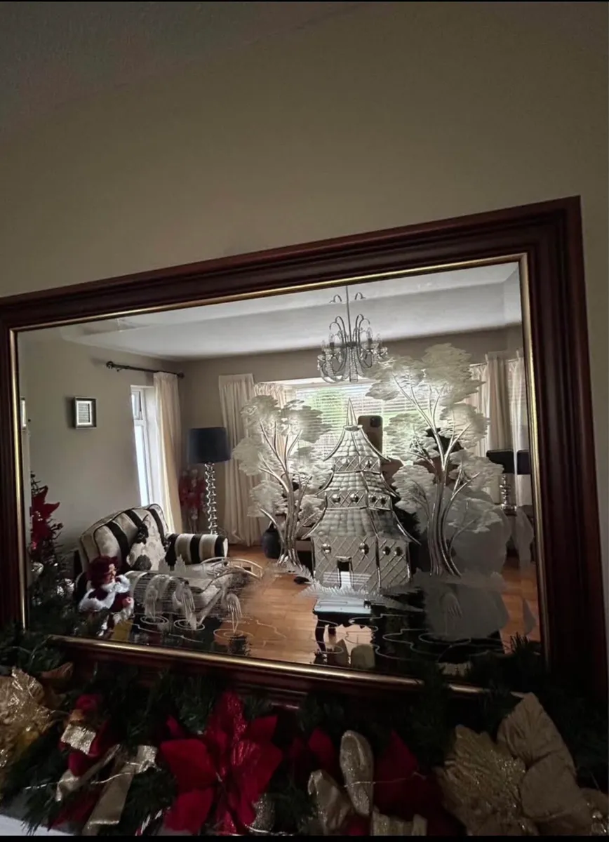 Unique Mirror - Image 1