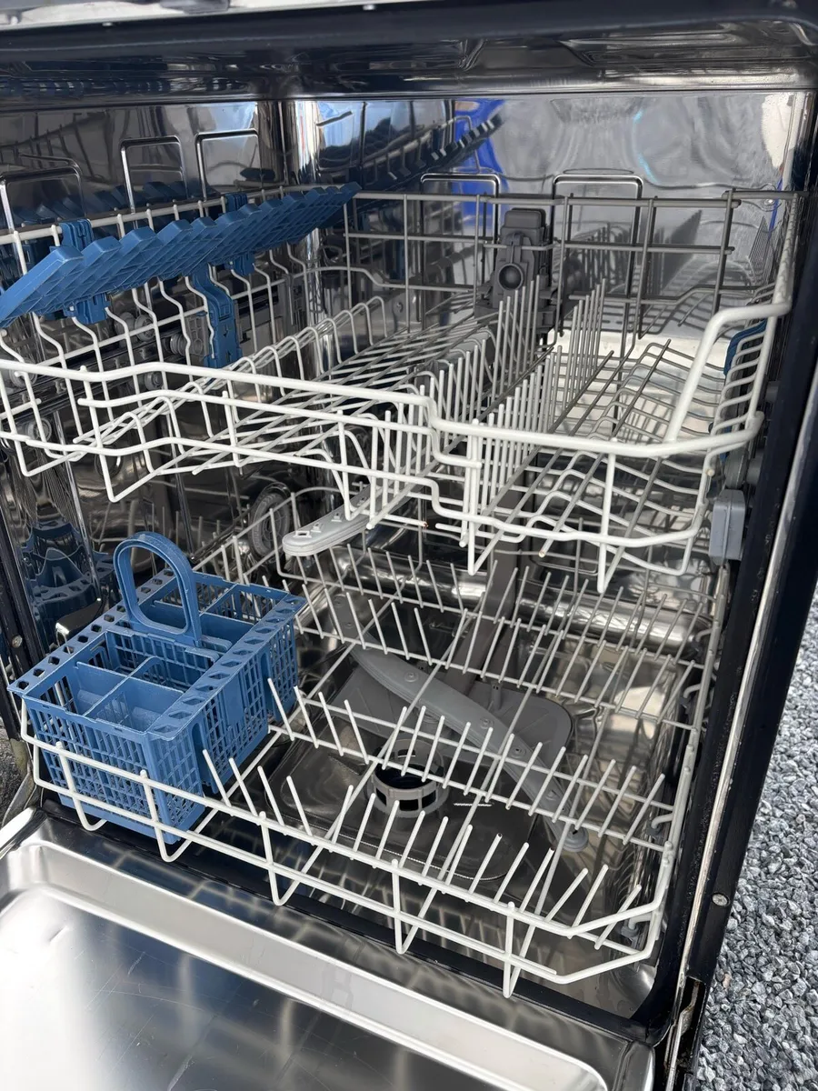 Indesit dishwasher - Image 2