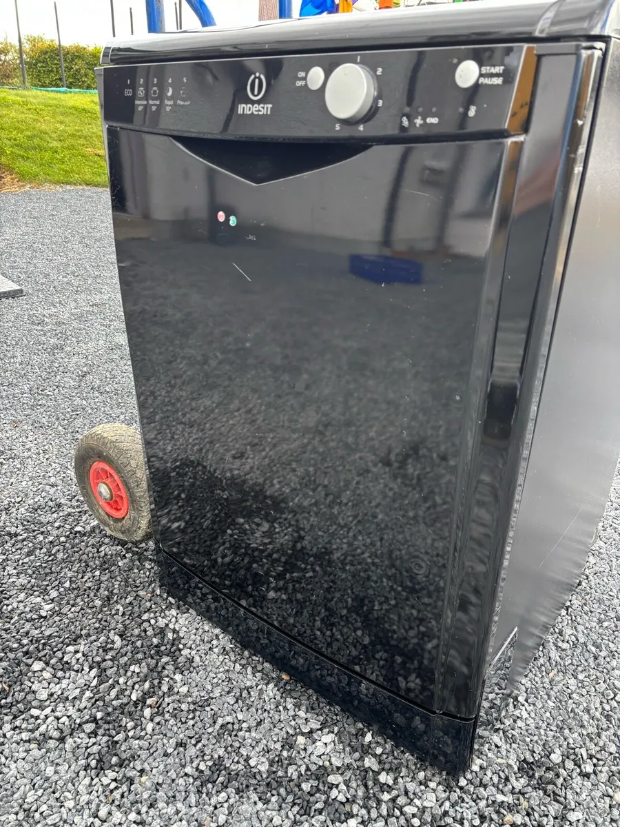 Indesit dishwasher - Image 1