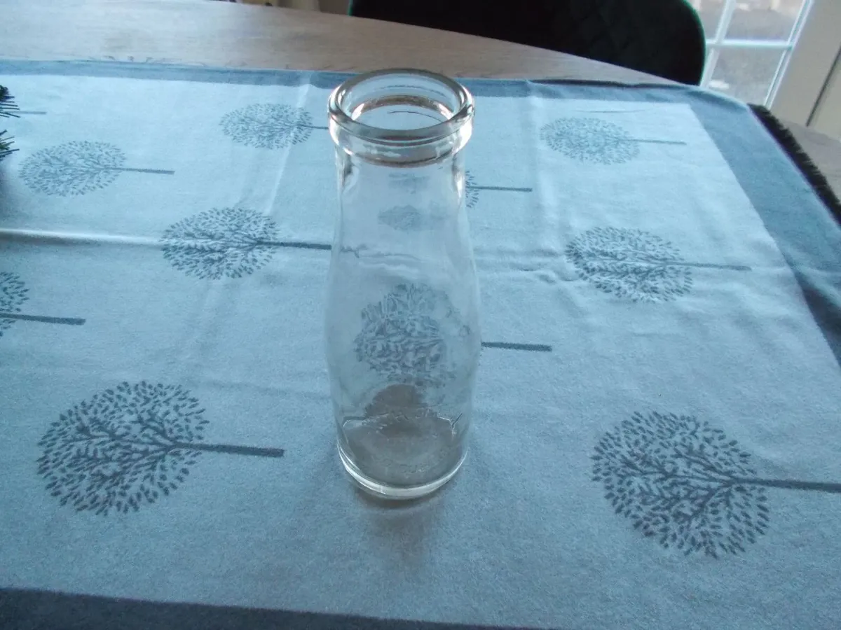 Howth Castle Demesne Dairy Milk Bottle - Image 1