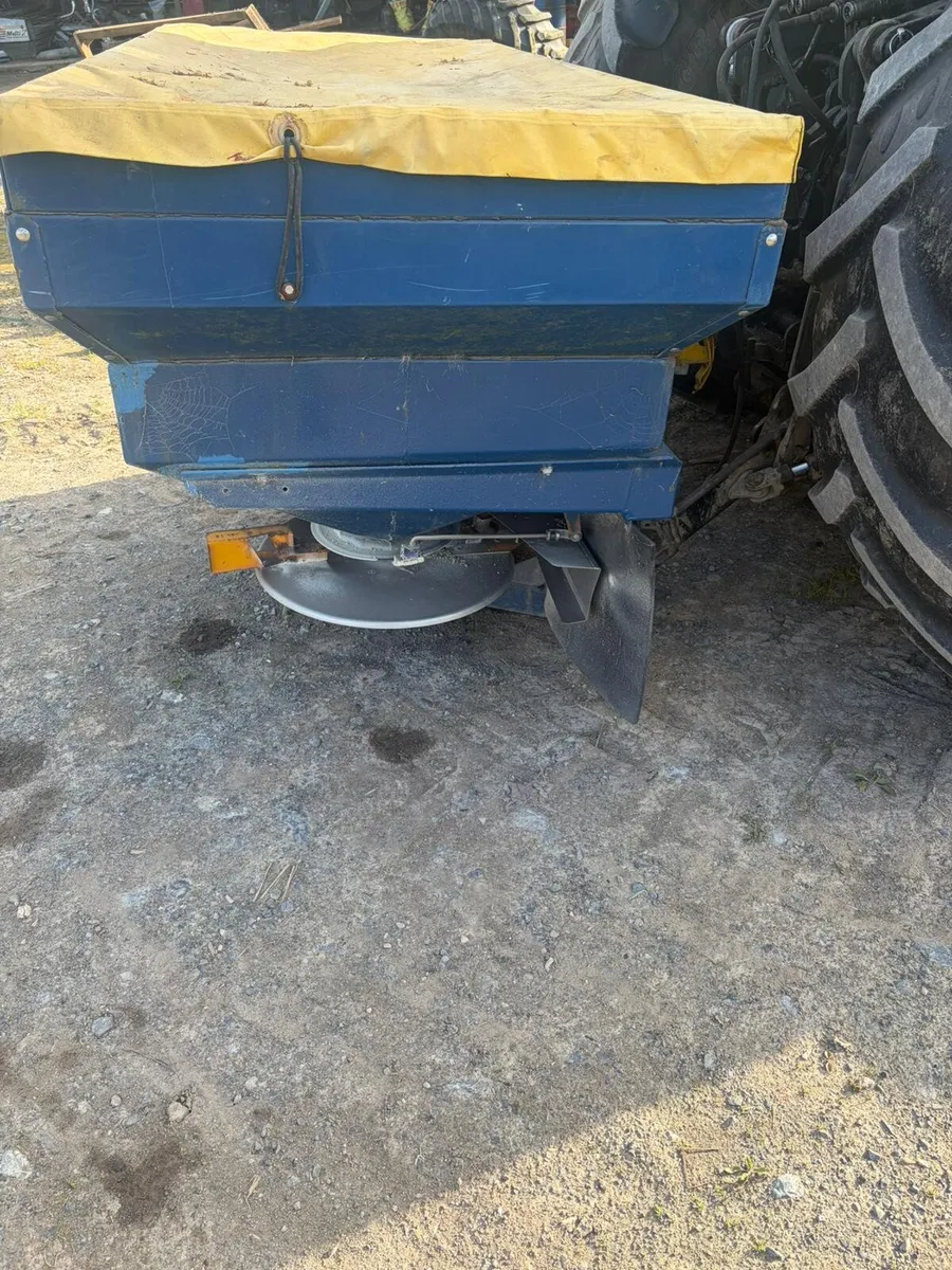 Fertilizer spreader - Image 2