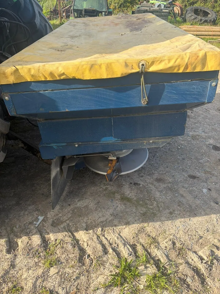 Fertilizer spreader - Image 3