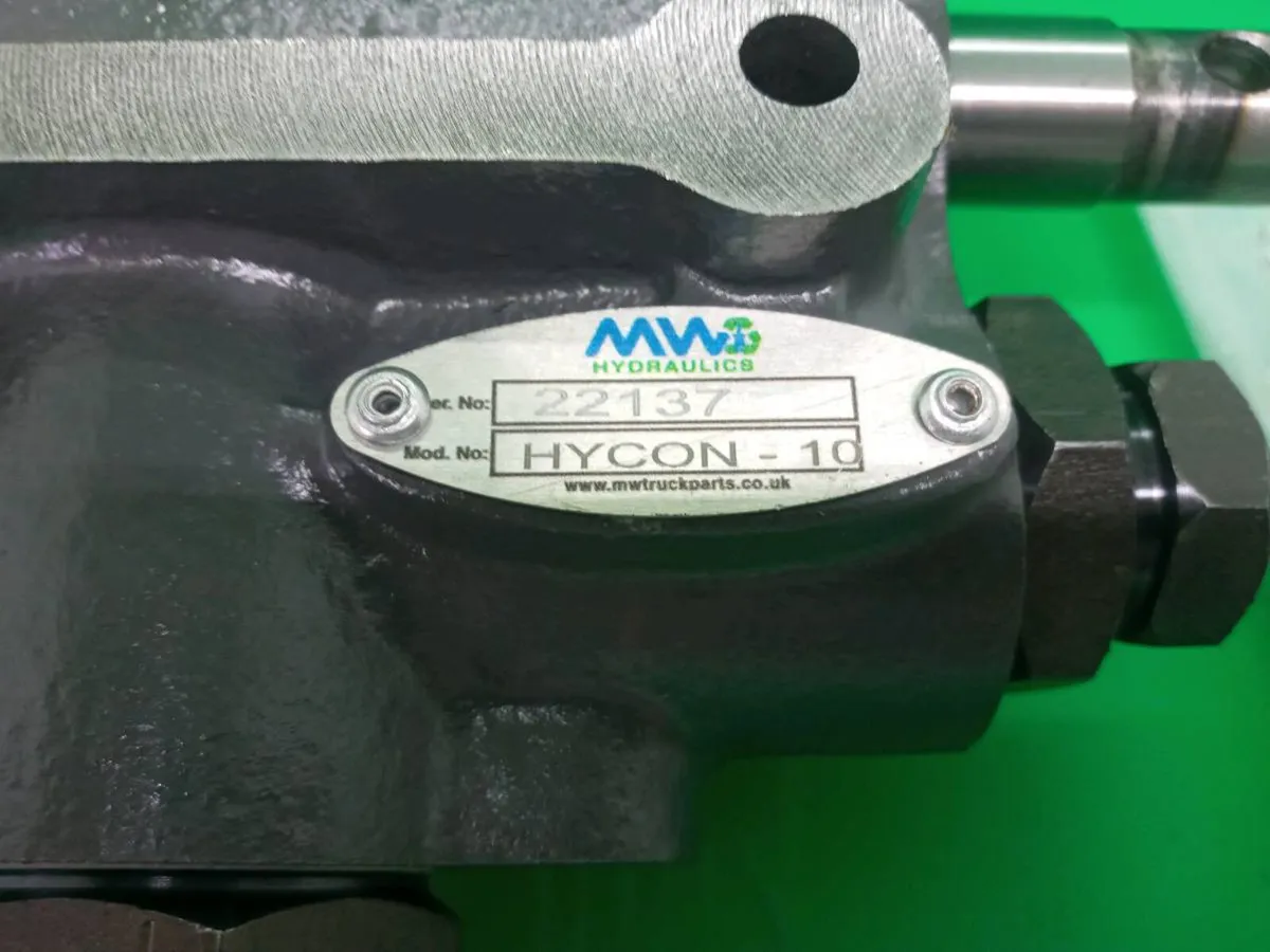 Postage - 2 x Directional Tipping Valves Pneumatic - Image 4