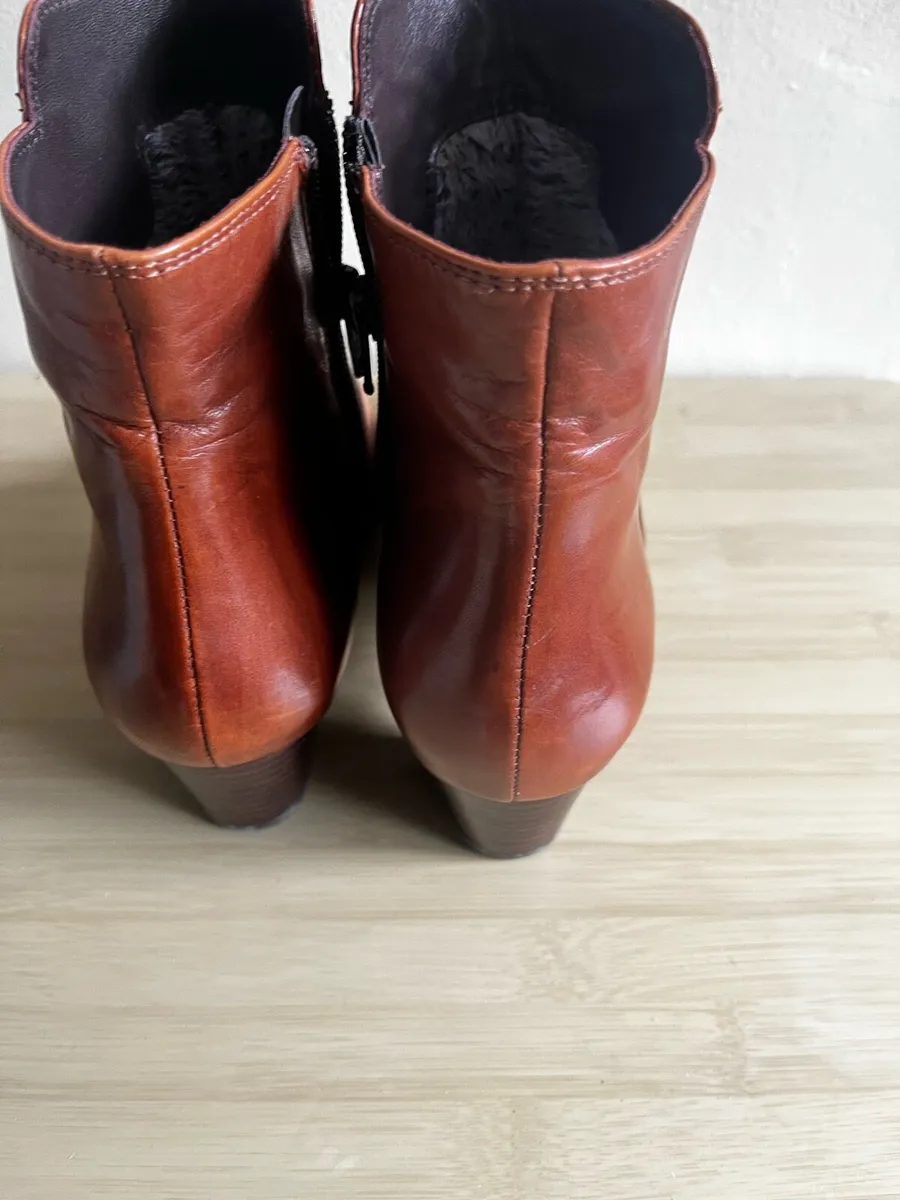 Everybody by BZ tan boots - Image 2