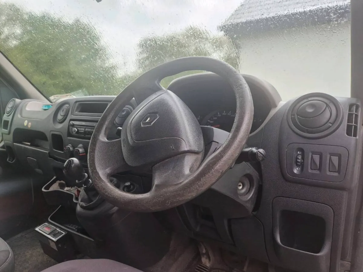 Renault Master Van - Image 2