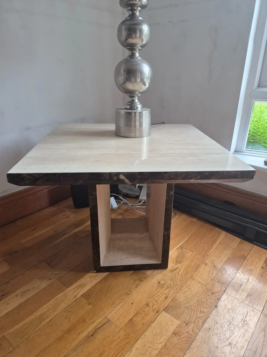 Beautiful marble table and lamp - Image 4