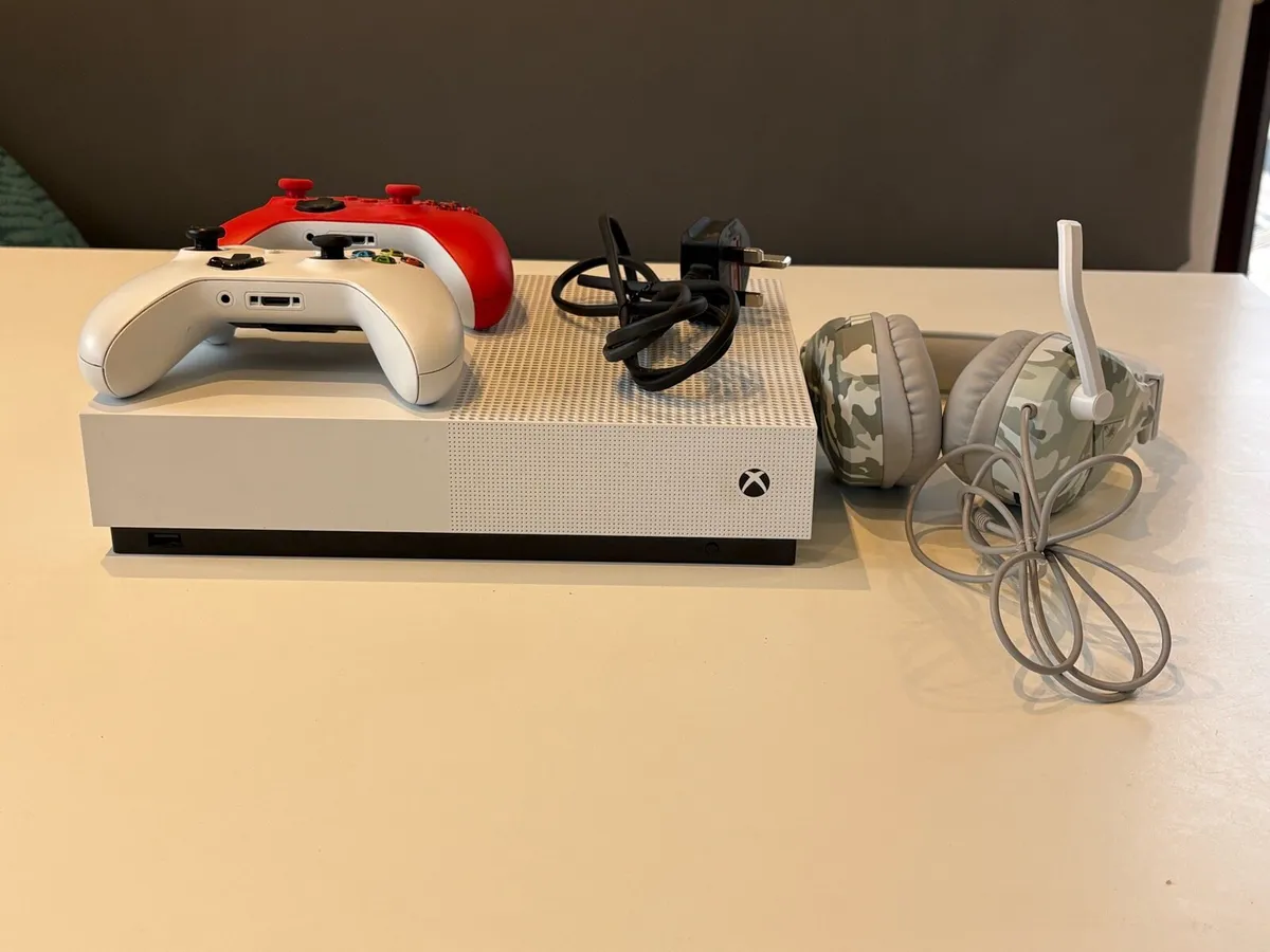 Xbox One S - Image 2