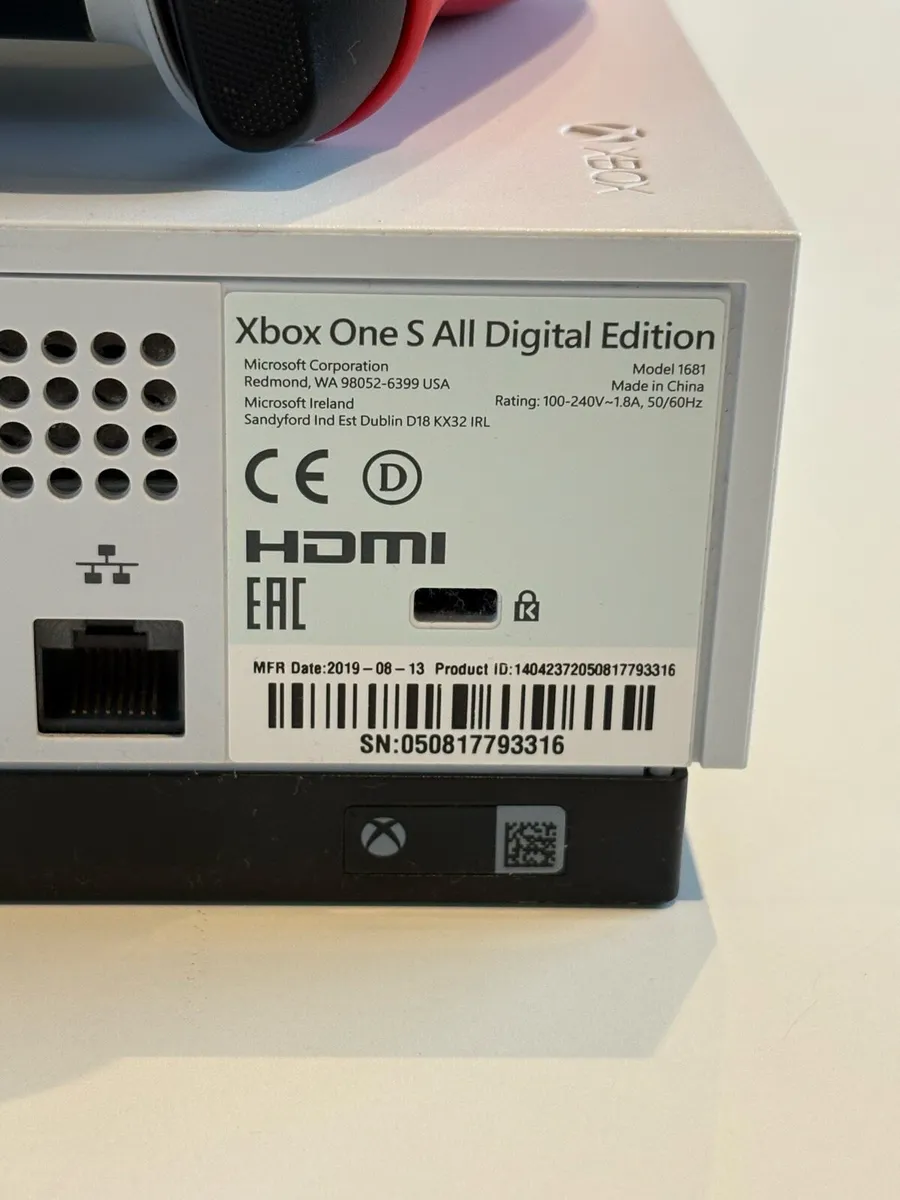 Xbox One S - Image 3