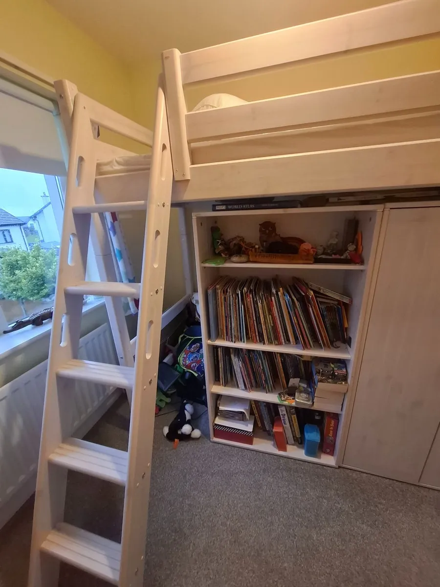Kids Bed, Wardrobe & Bookcase - Image 4