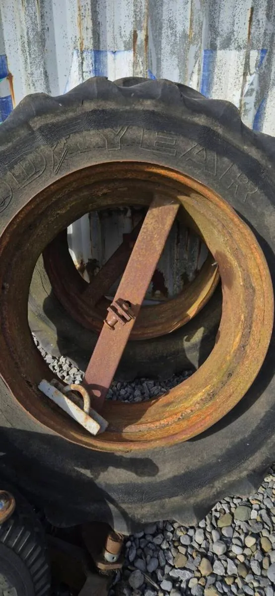 Dual wheels - Image 1