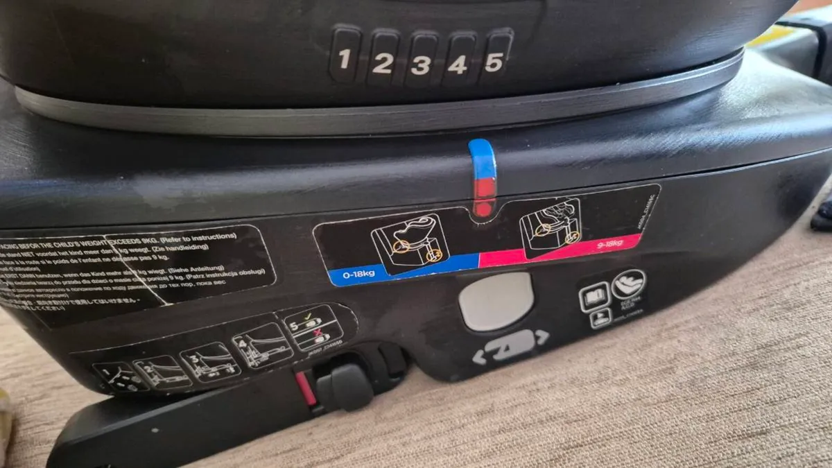 Car seat - Image 1