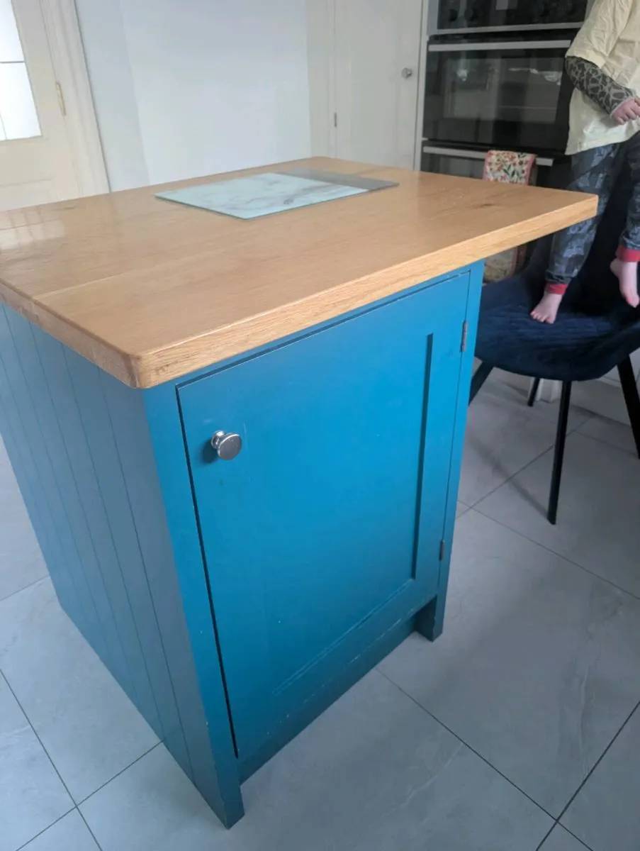 Kitchen Island - Image 1