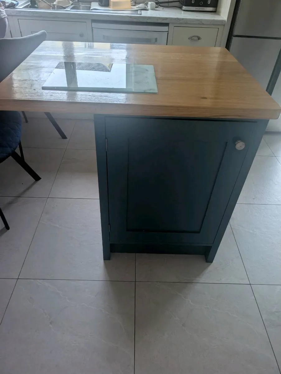 Kitchen Island - Image 3