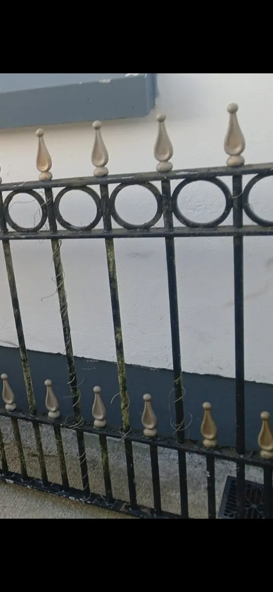 2 GATES  5ft each - Image 2