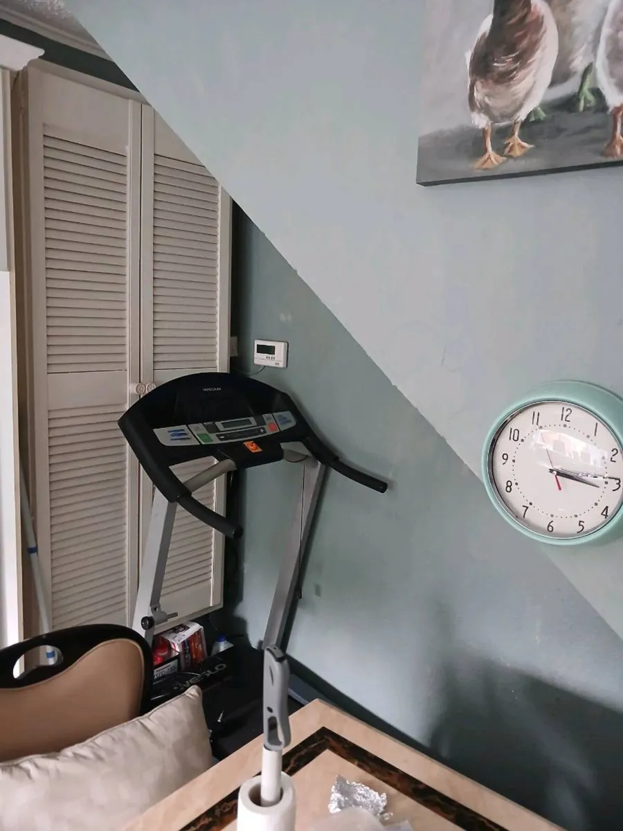 Weslo large treadmill very little use perfect