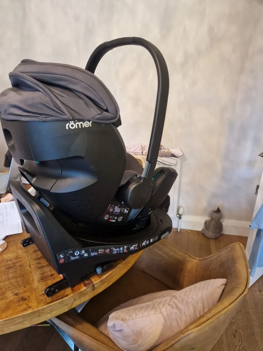 Britax Romer Swivel Spin Car Seat & Base - Image 2