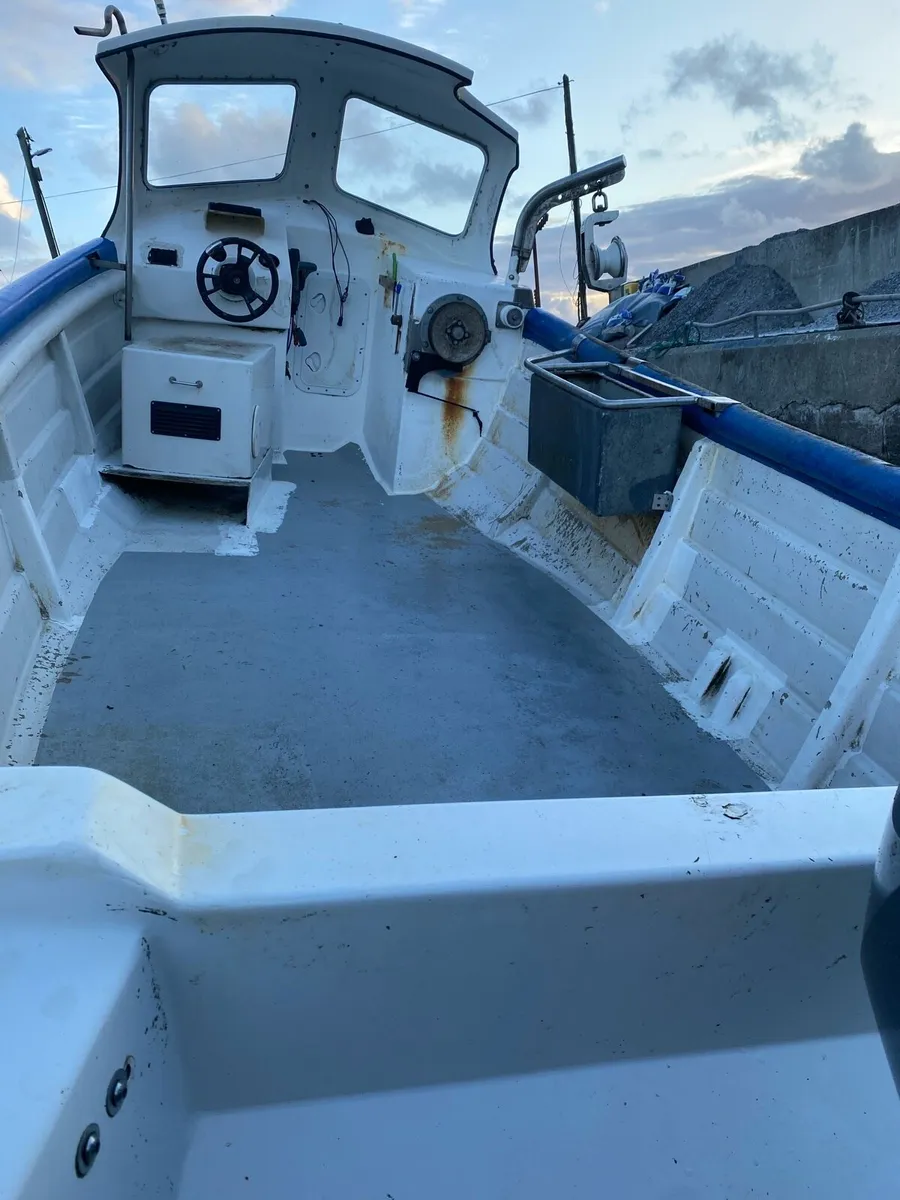 Fishing boat - Image 2