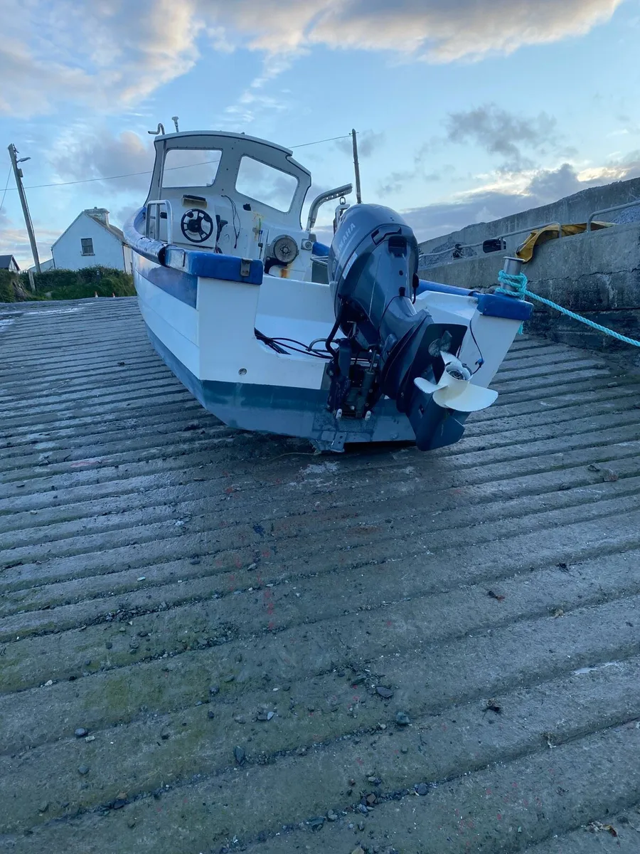 Fishing boat - Image 3