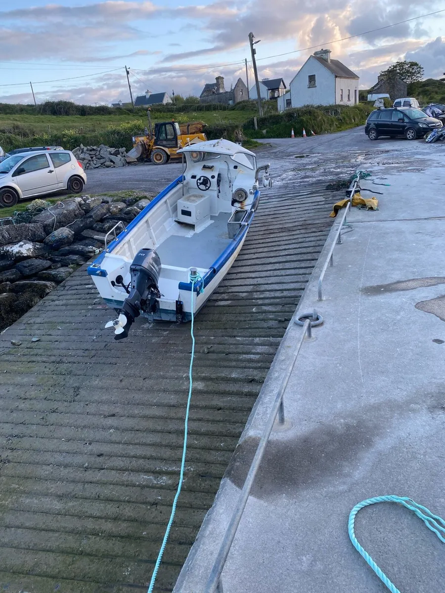 Fishing boat - Image 4