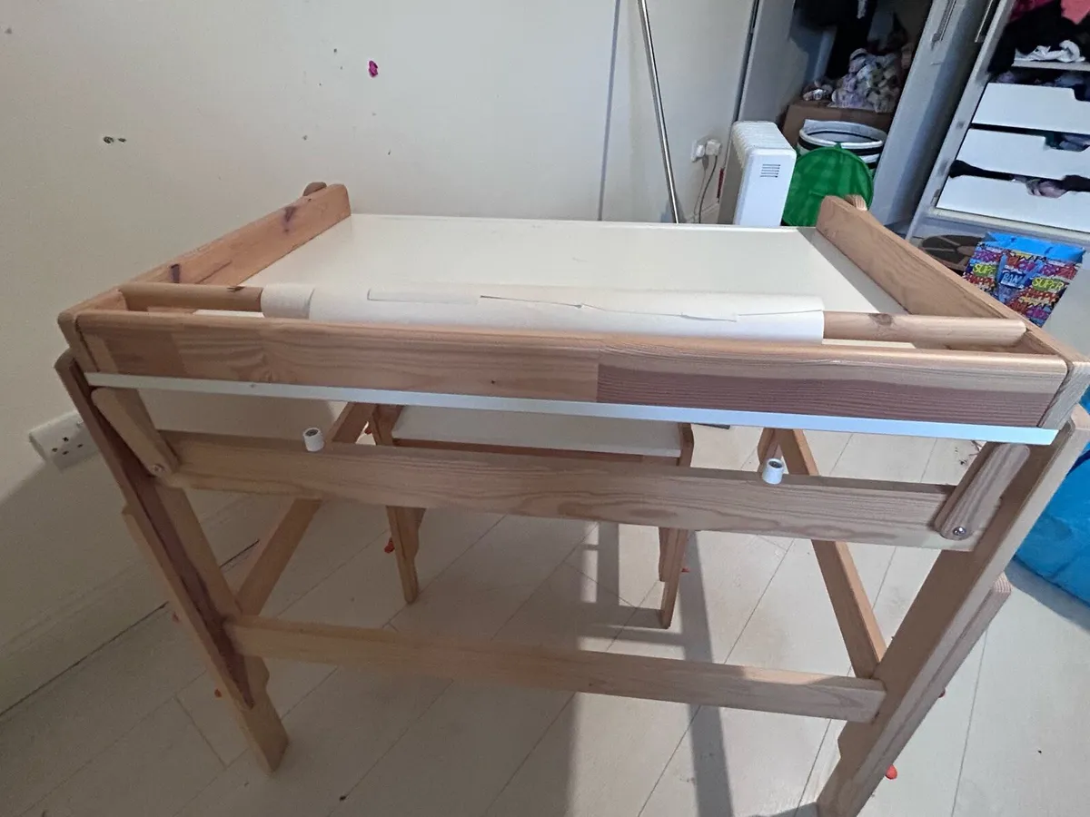 Childrens IKEA FLISAT Desk - Image 4