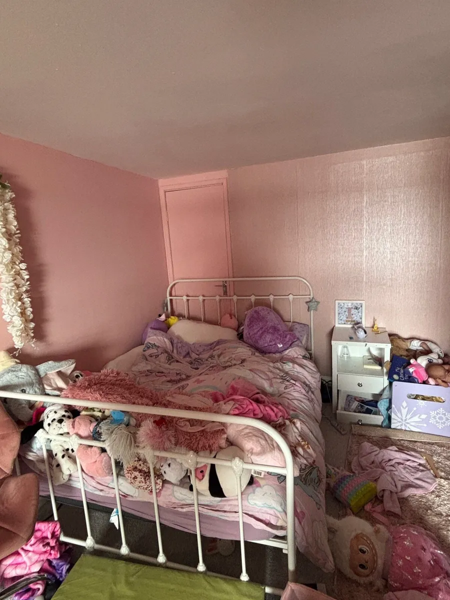 3 X Beds (1 Double, 1 Queen, 1 Single) - Image 2