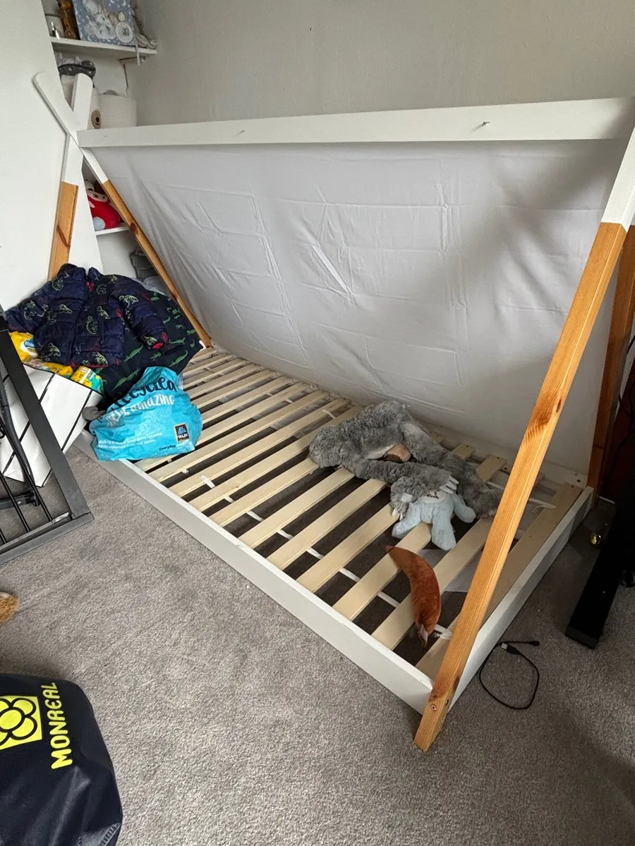 3 X Beds (1 Double, 1 Queen, 1 Single) - Image 4