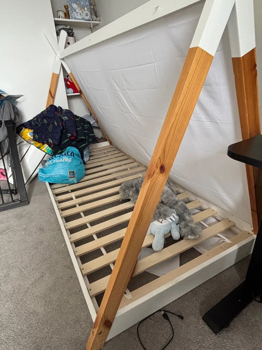 2 Beds (1 Double, 1 Single) - Image 4